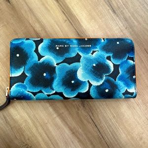 marc by marc jacobs blue floral wallet